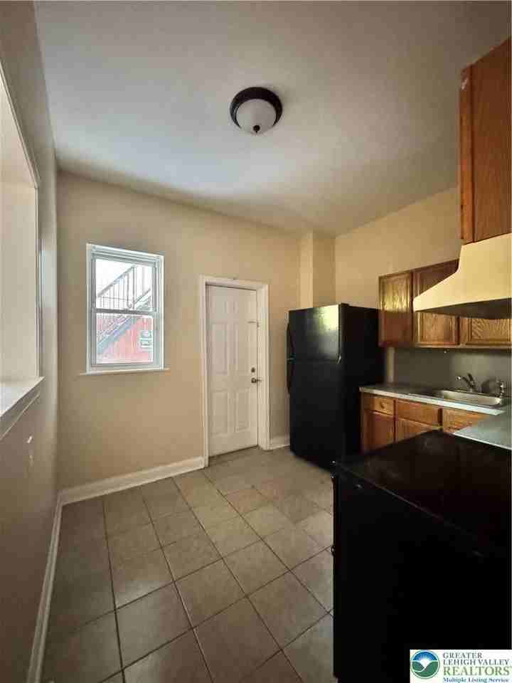 120 N 4th St #2 - Photo 3 of 9