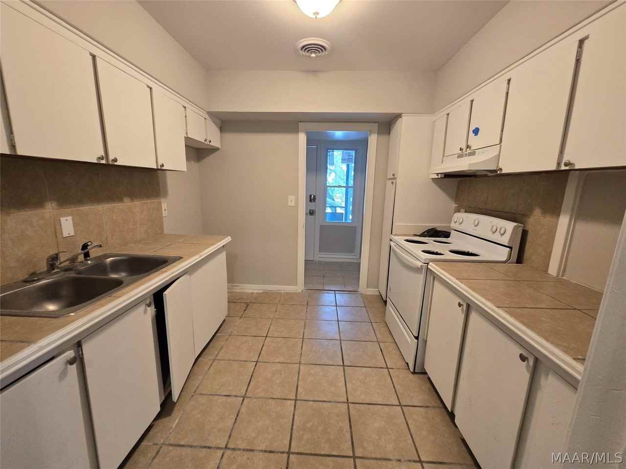 3735 Wesley Dr - Photo 5 of 14