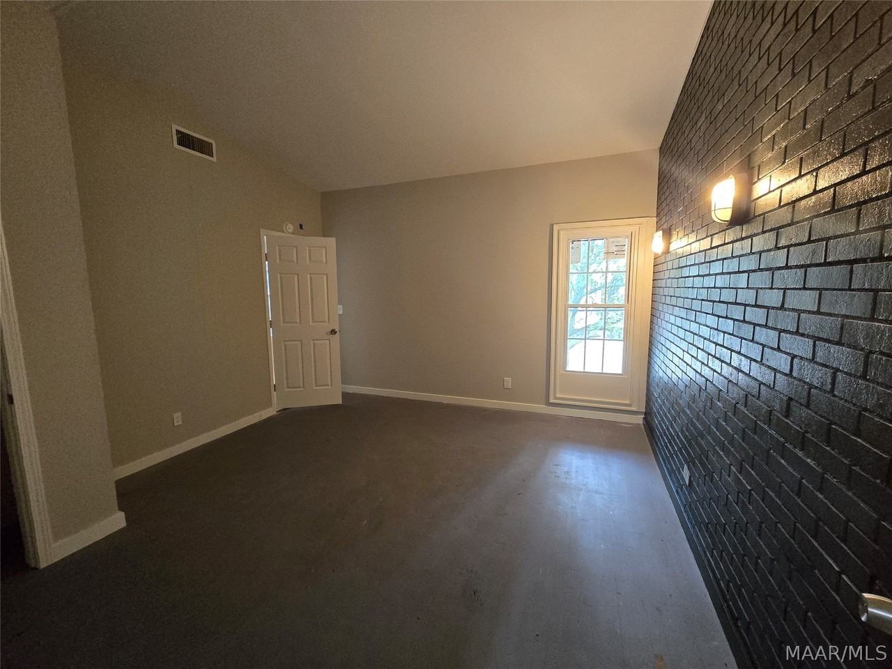 3735 Wesley Dr - Photo 6 of 14