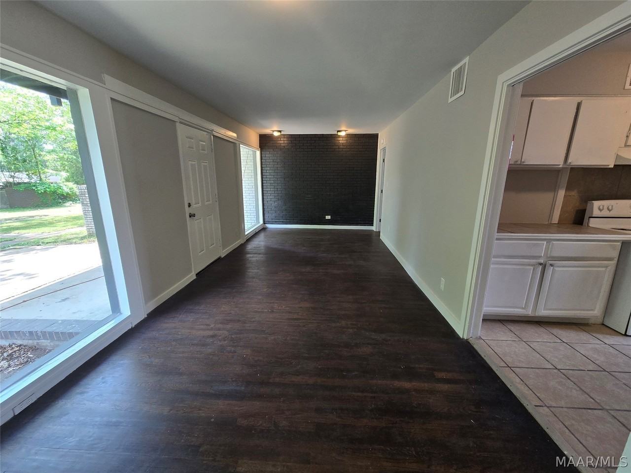 3709 Wesley Dr - Photo 3 of 15