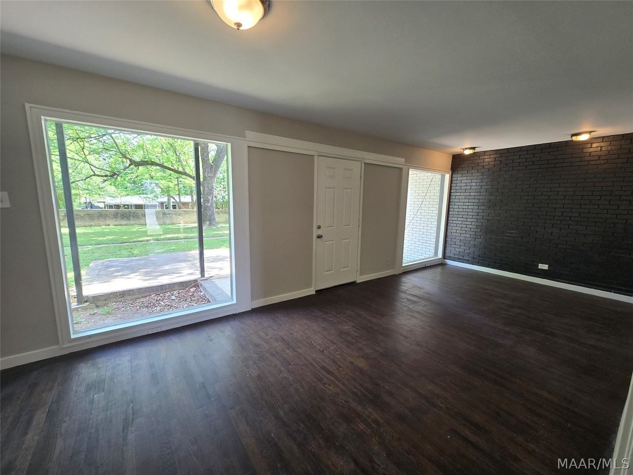 3709 Wesley Dr - Photo 4 of 15