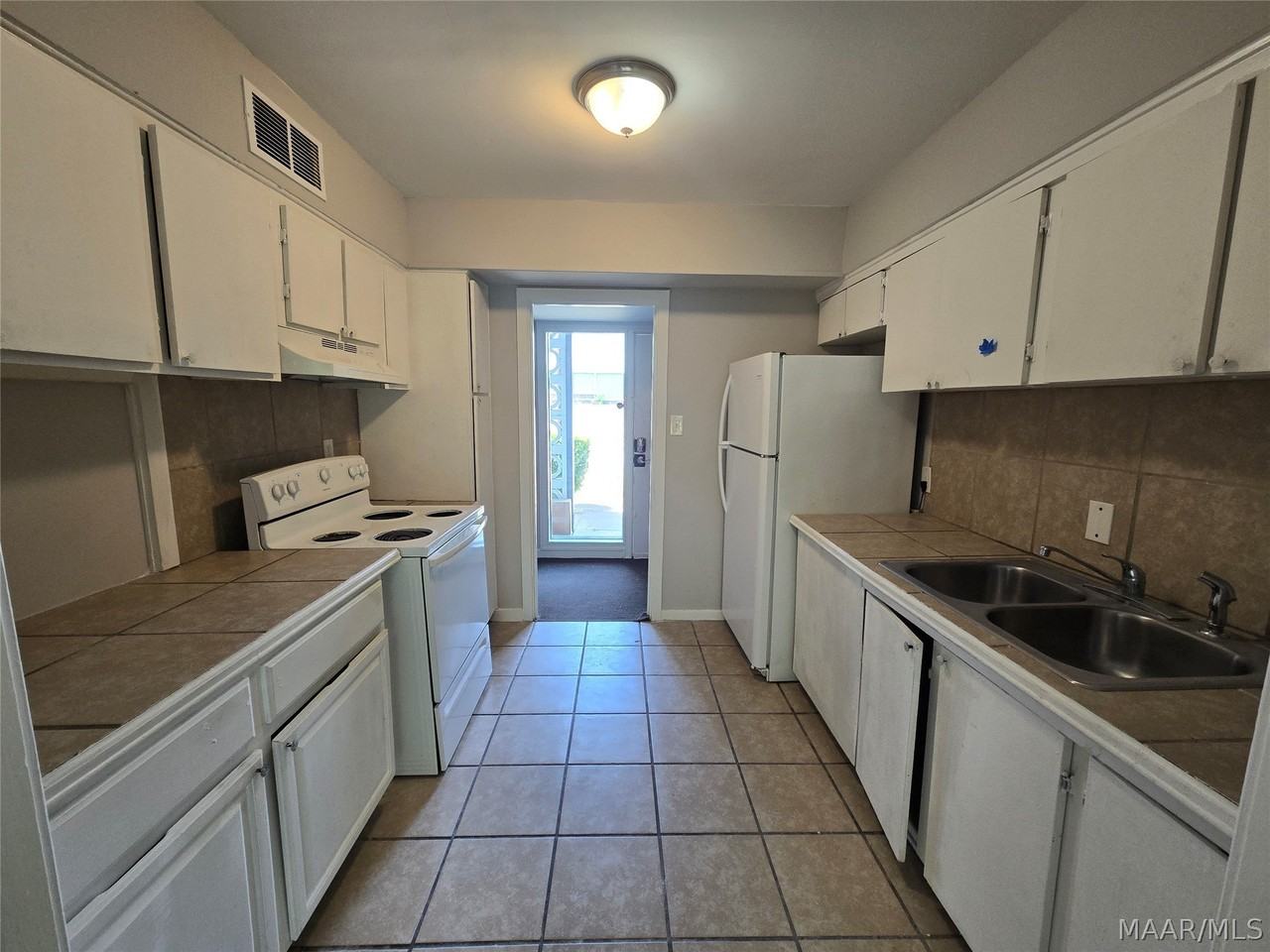 3709 Wesley Dr - Photo 5 of 15