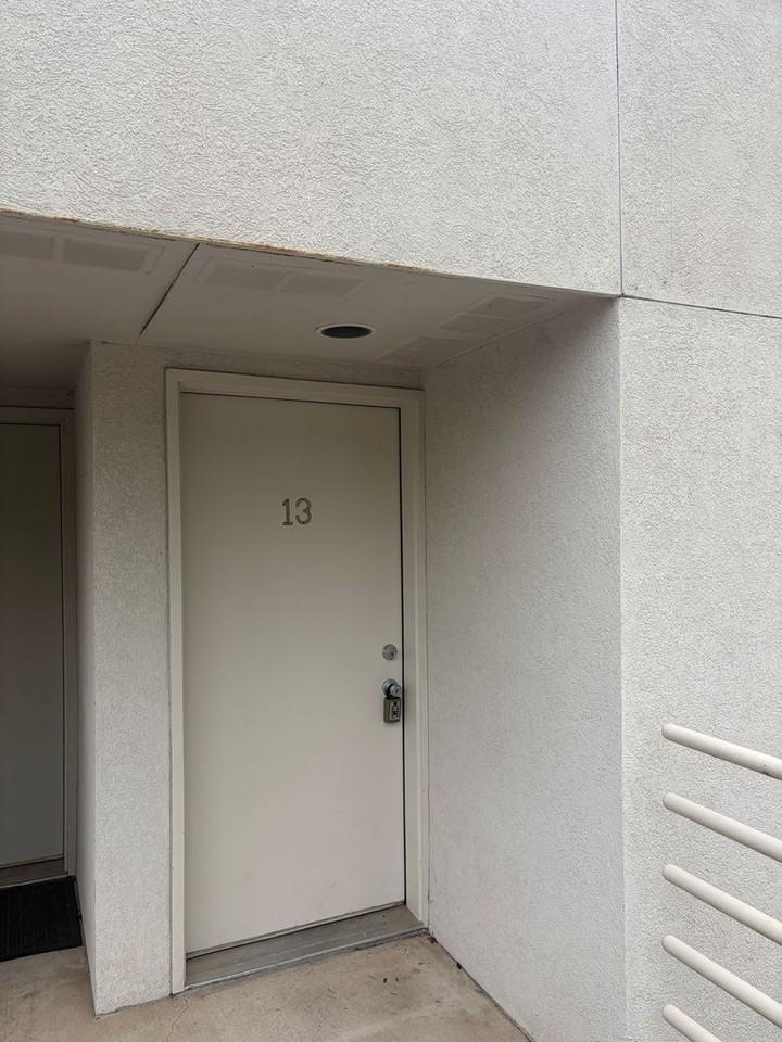 514 Nw 21st St #13 - Photo 2 of 13