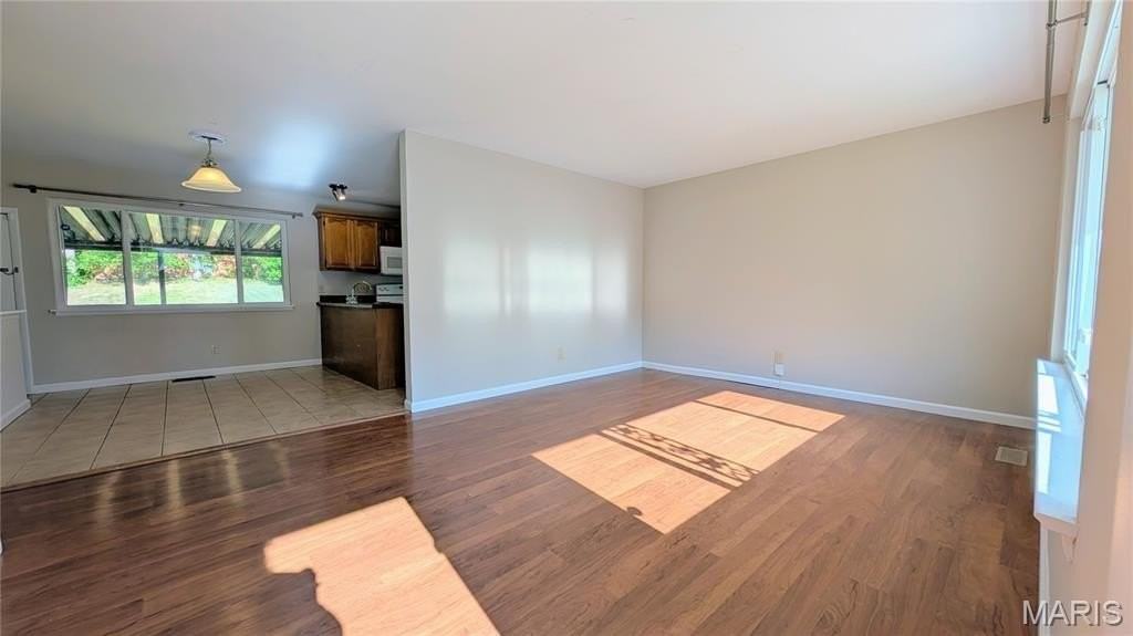 3356 Clemens Dr - Photo 3 of 24