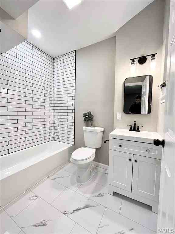 3318 Illinois Ave #2F - Photo 2 of 20