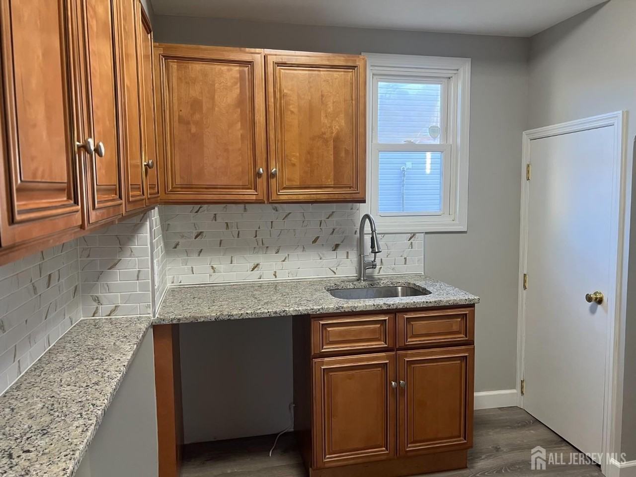 104 W High St - Photo 4 of 9