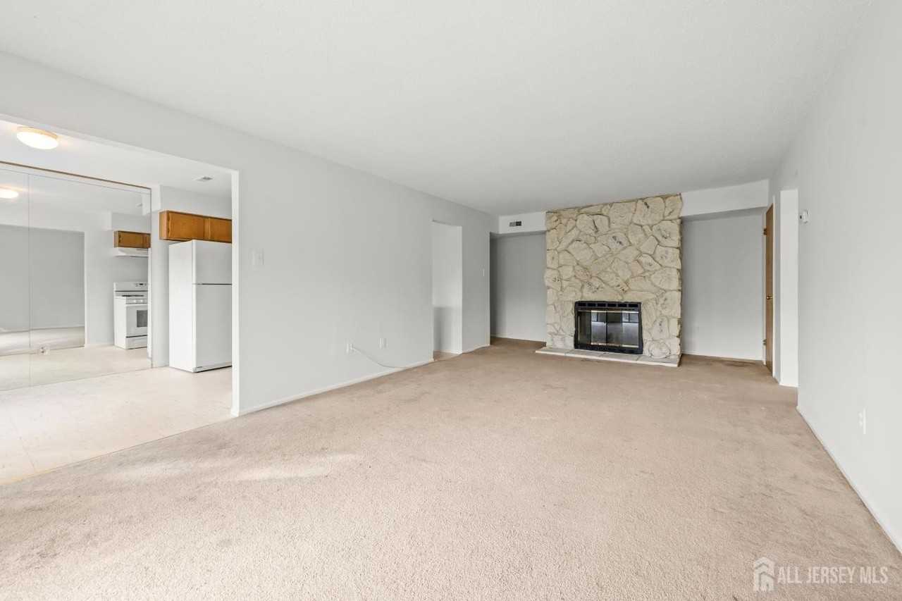 823 Edison Glen Ter - Photo 2 of 18