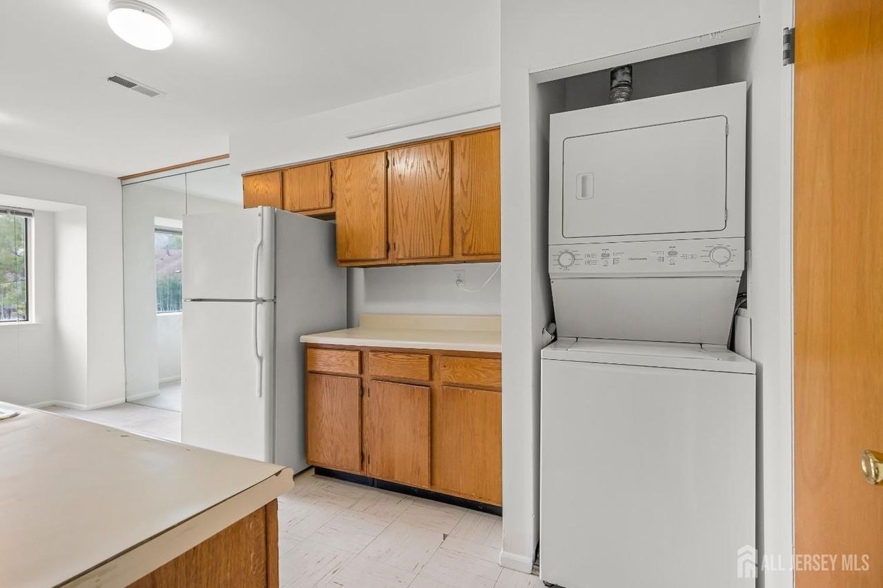 823 Edison Glen Ter - Photo 5 of 18