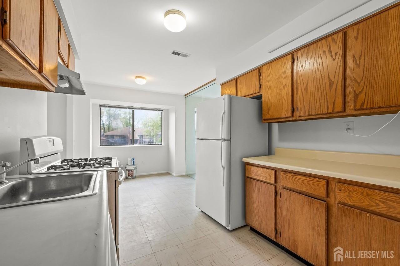 823 Edison Glen Ter - Photo 6 of 18