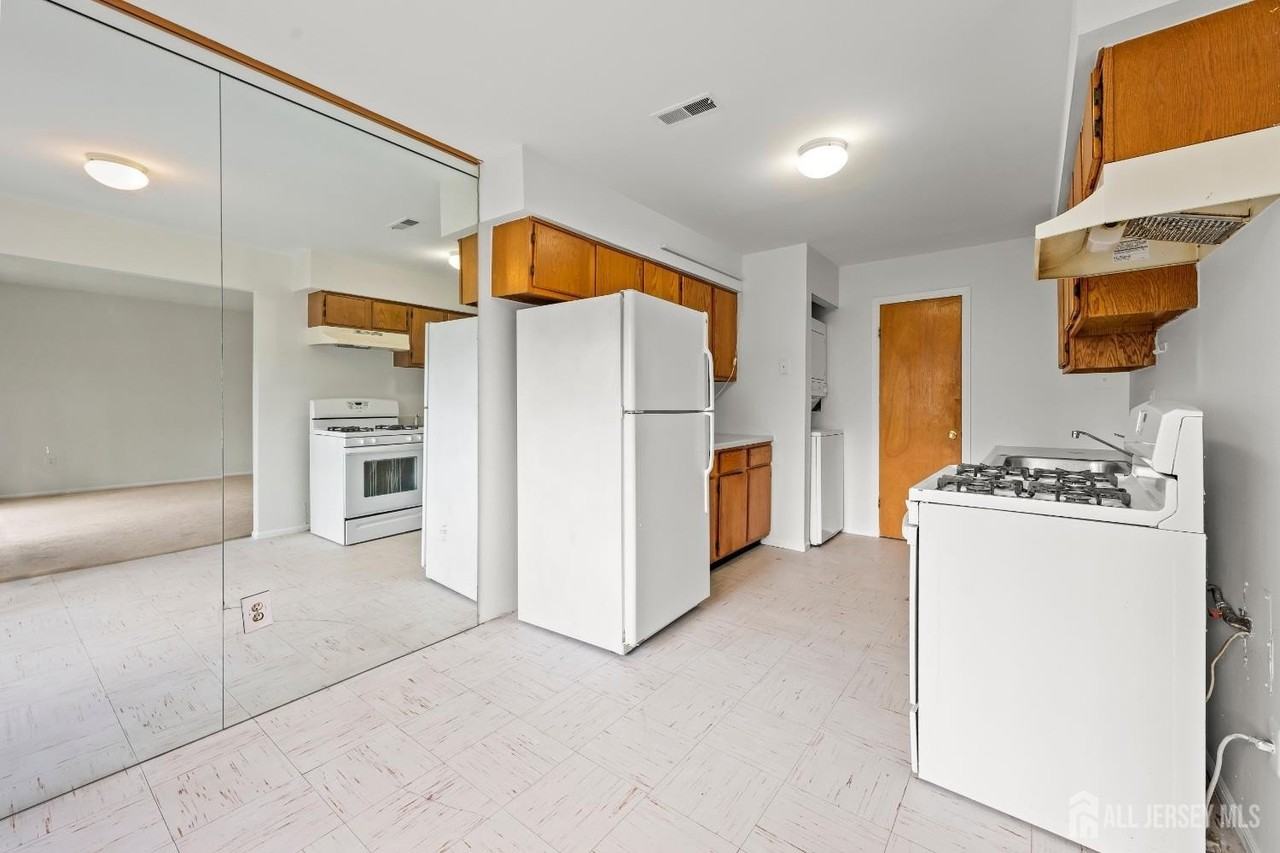 823 Edison Glen Ter - Photo 7 of 18