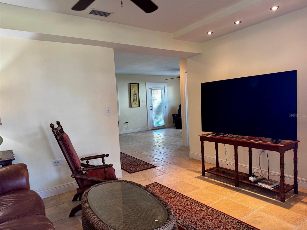 2559 Arlington St - Photo 3 of 10