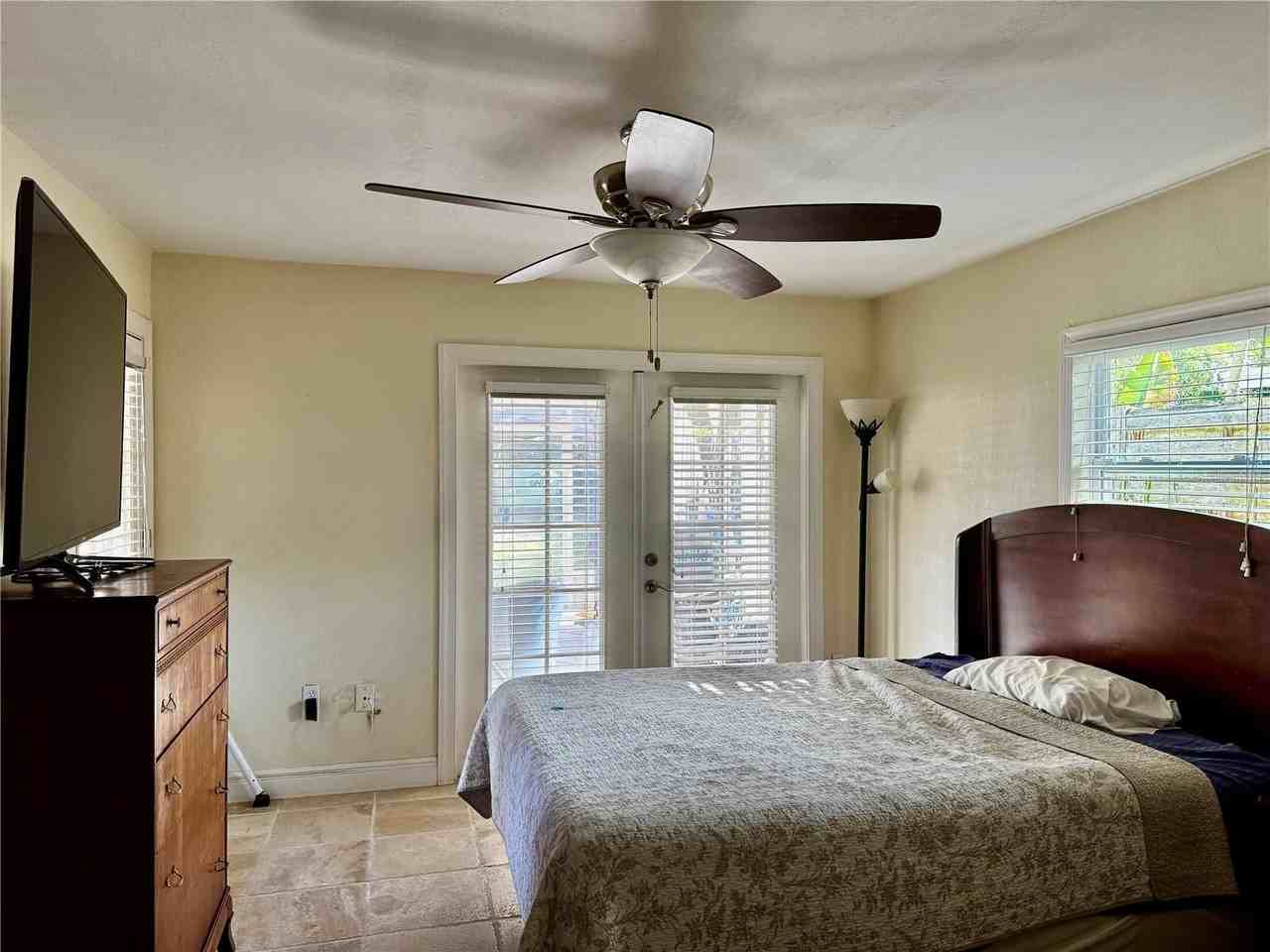 2559 Arlington St - Photo 6 of 10