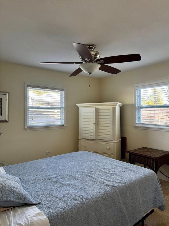 2559 Arlington St - Photo 7 of 10