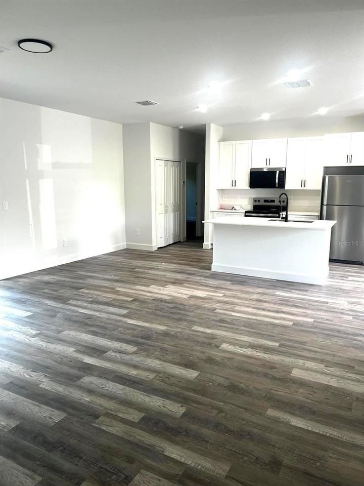 1683 Sw 3rd St - Photo 3 of 14