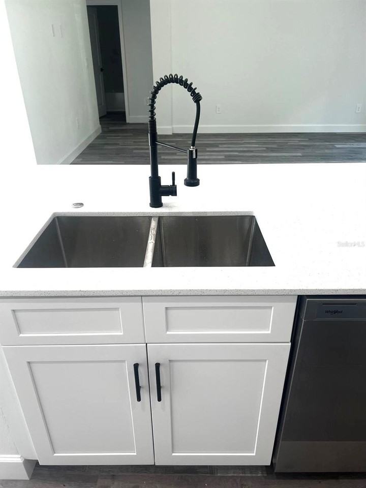 1683 Sw 3rd St - Photo 4 of 14