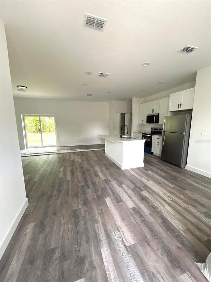 1683 Sw 3rd St - Photo 6 of 14