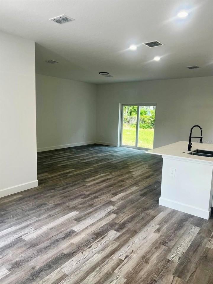 1683 Sw 3rd St - Photo 7 of 14