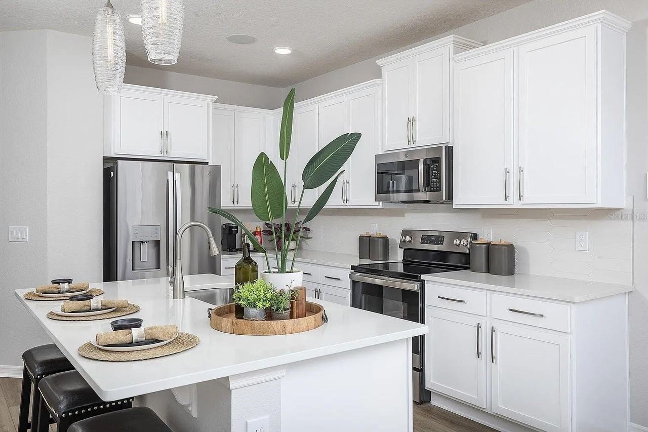 15883 Tollington Aly - Photo 4 of 31