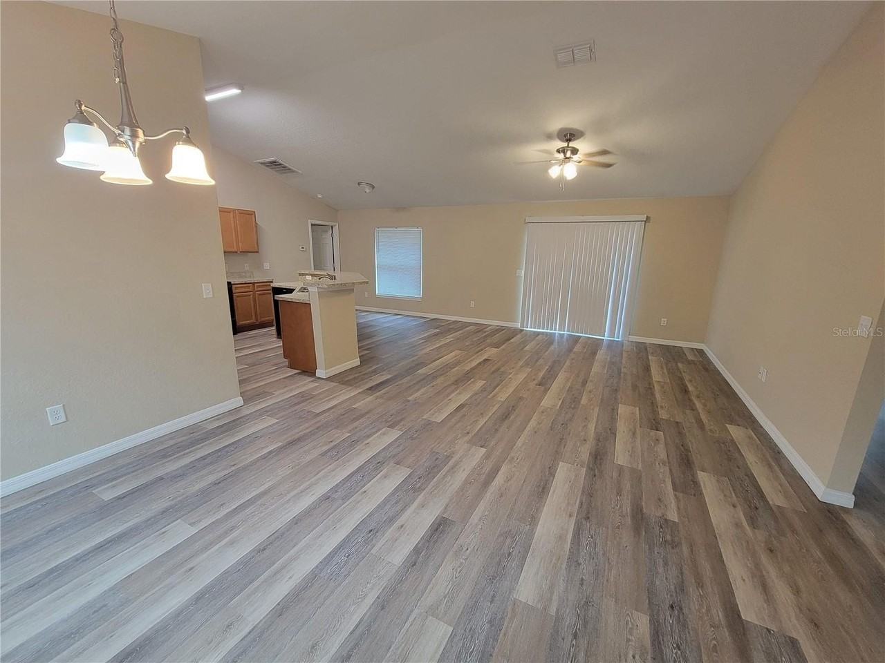 7009 Hemlock Crse - Photo 2 of 10