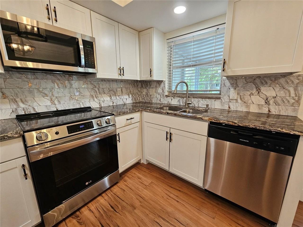 659 N Jefferson Ave #659 - Photo 4 of 22