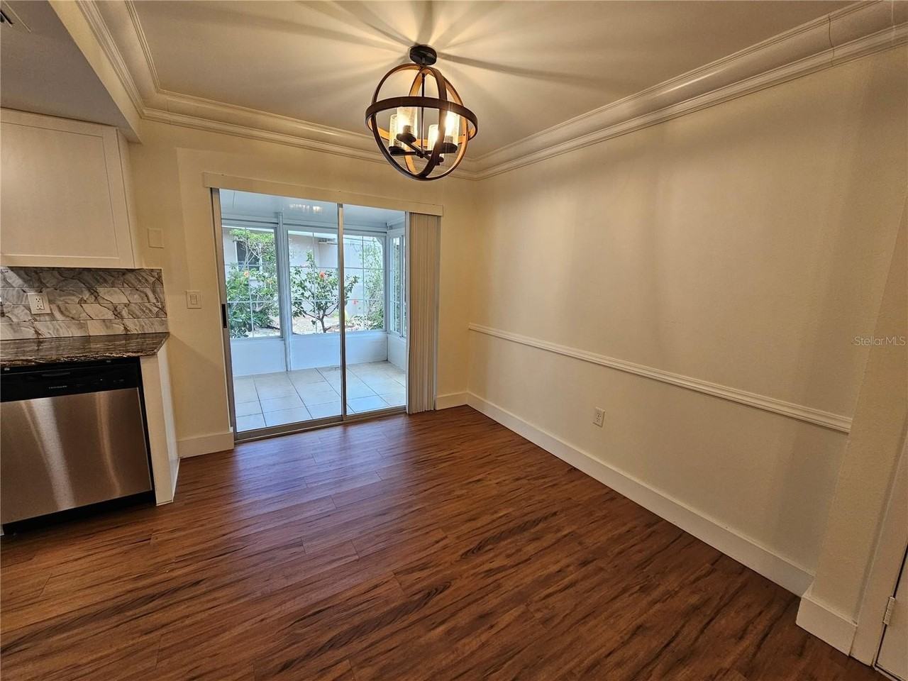 659 N Jefferson Ave #659 - Photo 5 of 22