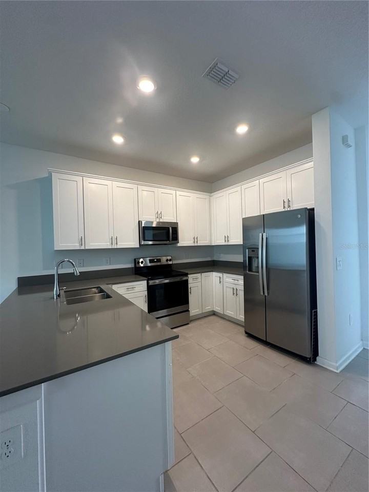 7521 Stone Creek Trl - Photo 2 of 16