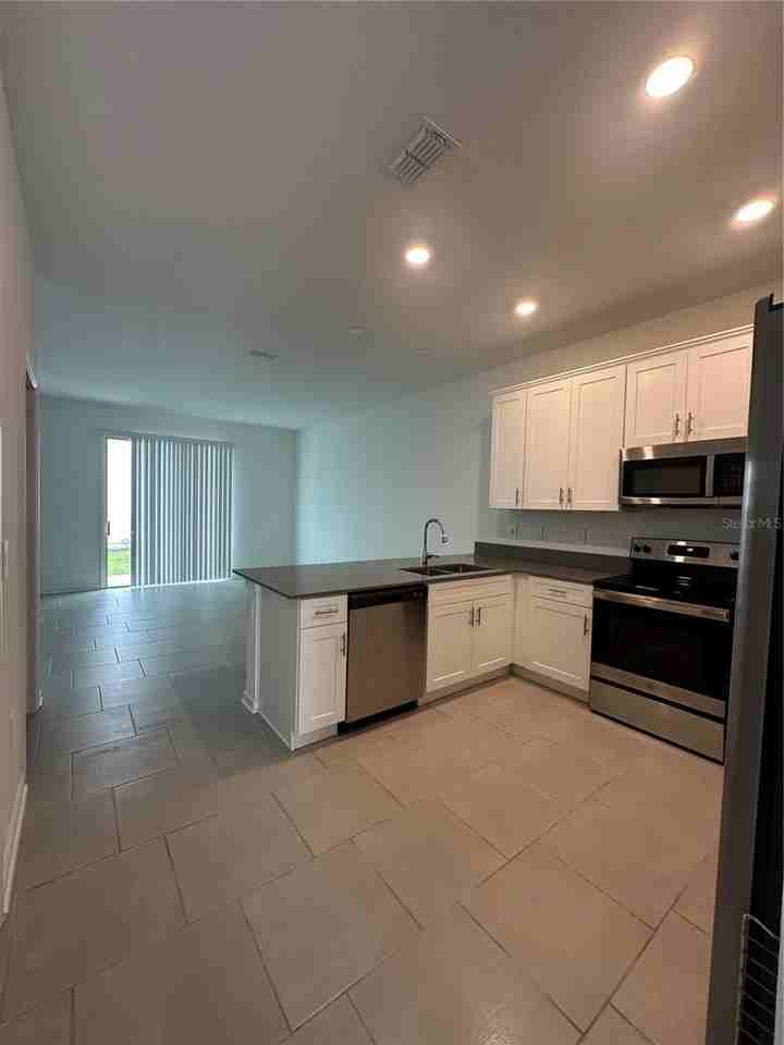 7521 Stone Creek Trl - Photo 3 of 16