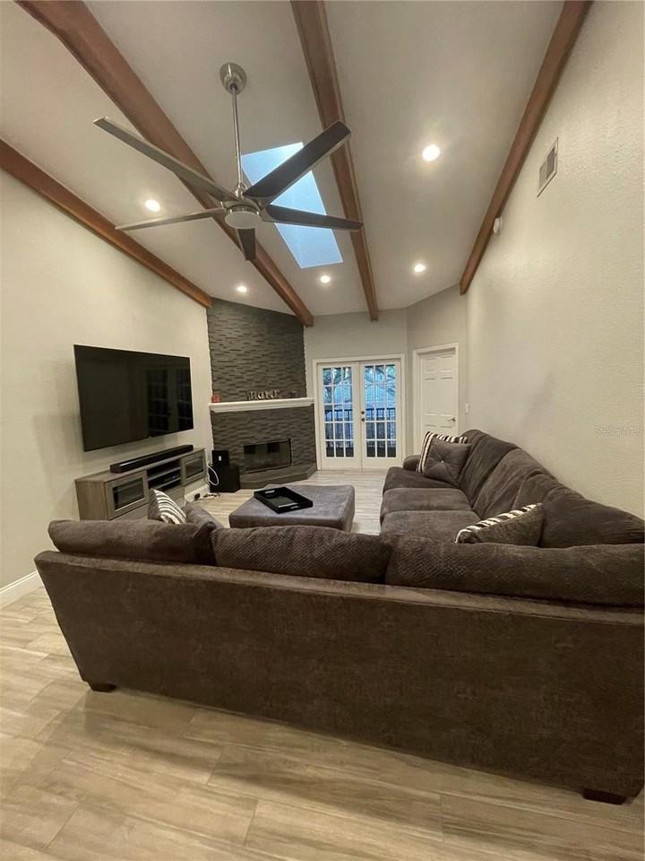 1450 Mahogany Ln - Photo 3 of 12