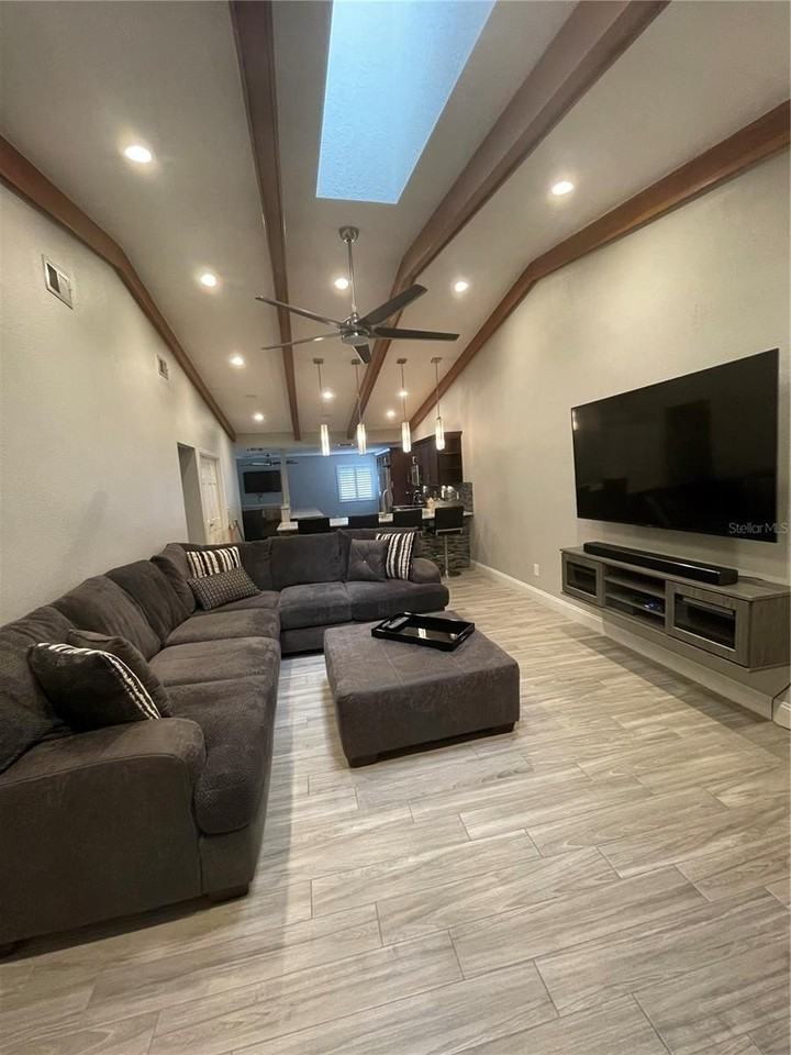 1450 Mahogany Ln - Photo 4 of 12