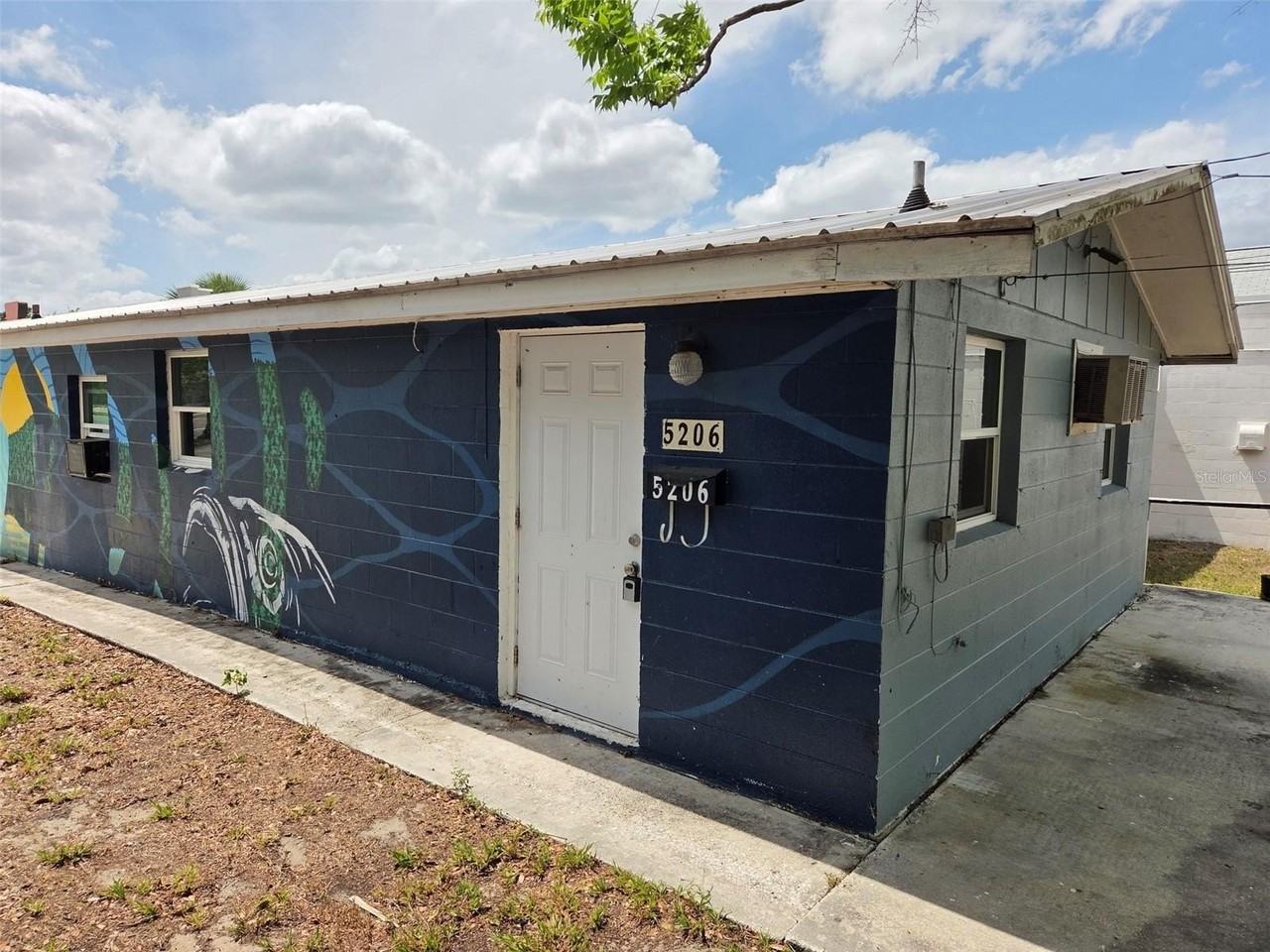 5206 7th St - Photo 2 of 7