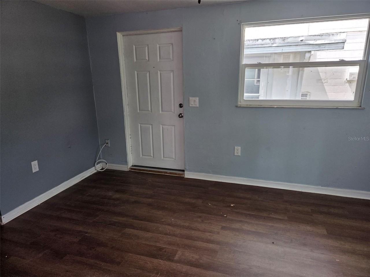 5206 7th St - Photo 3 of 7