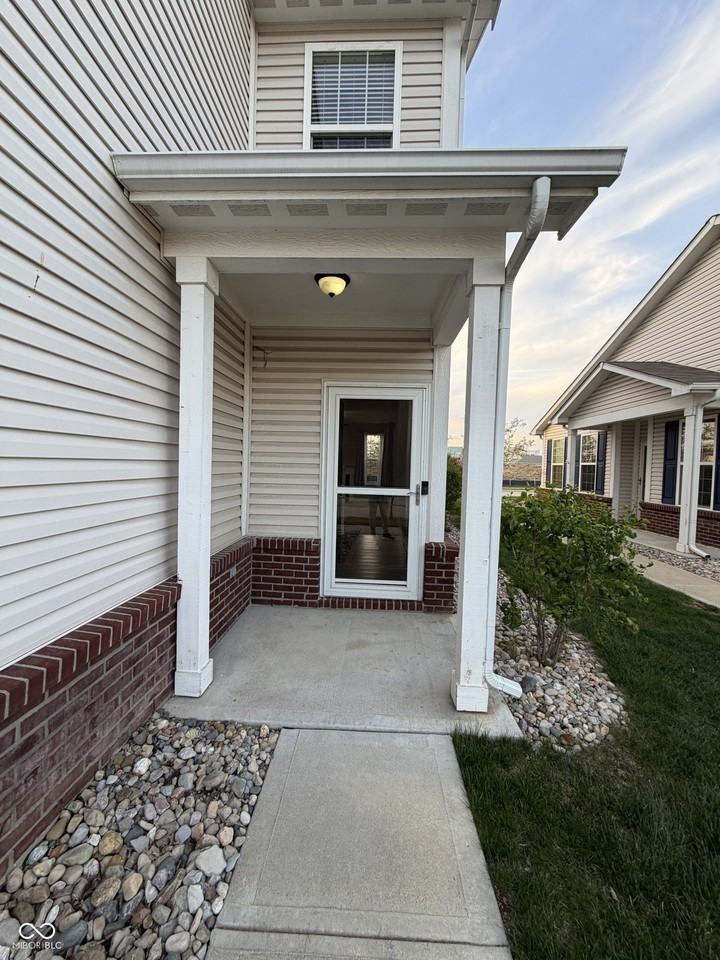 9660 Angelica Dr - Photo 4 of 38