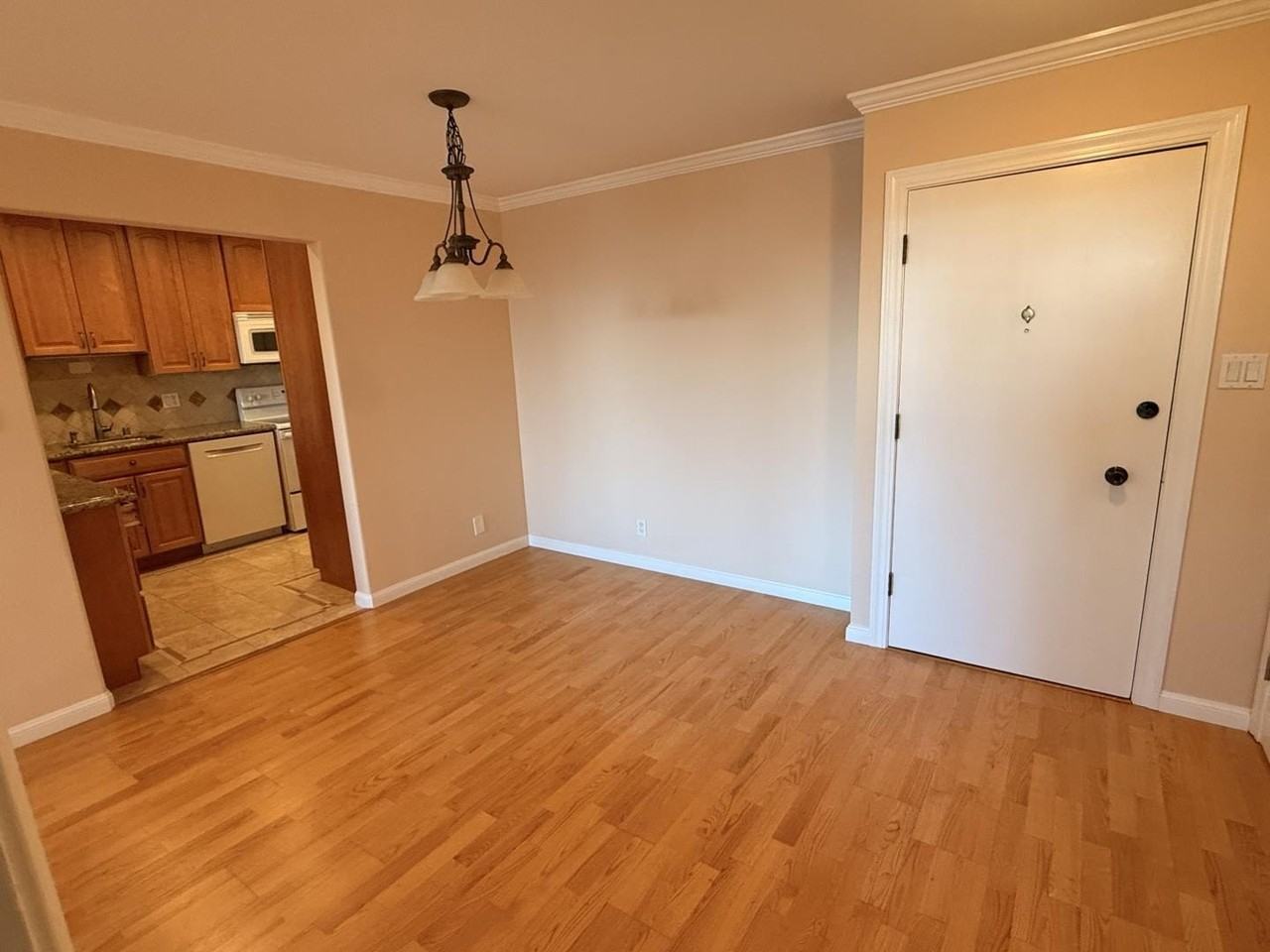 200 Elm St - Photo 5 of 20