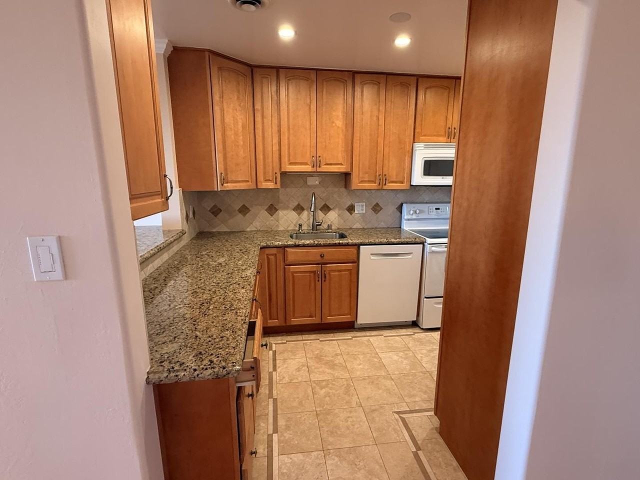 200 Elm St - Photo 6 of 20