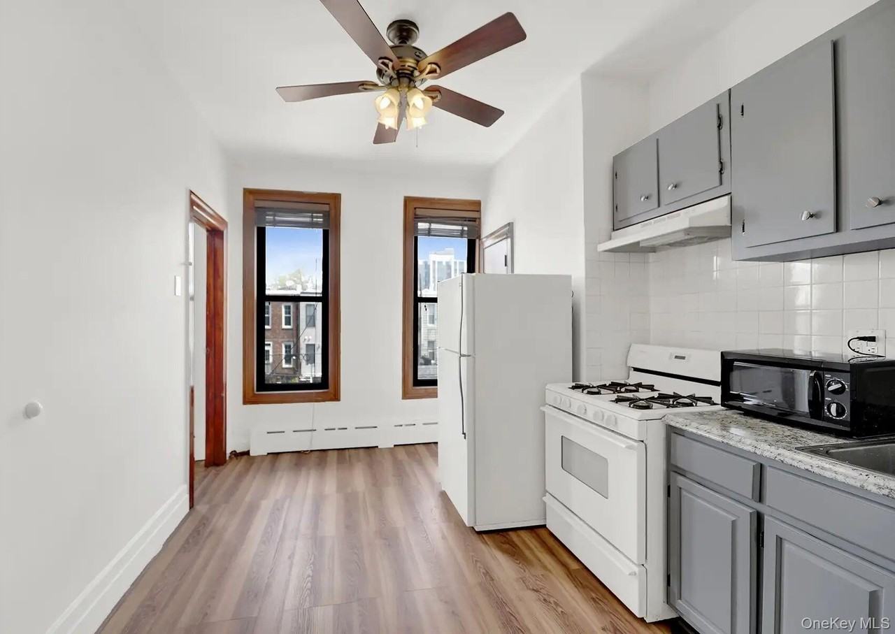 149A 31st St #2 - Photo 3 of 8