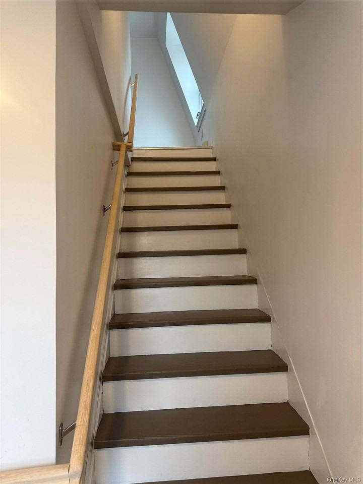 21 Continental Pl #B - Photo 3 of 17