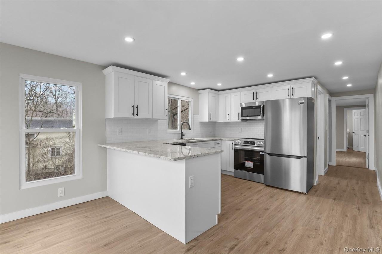 8 Teatown Ct - Photo 3 of 24