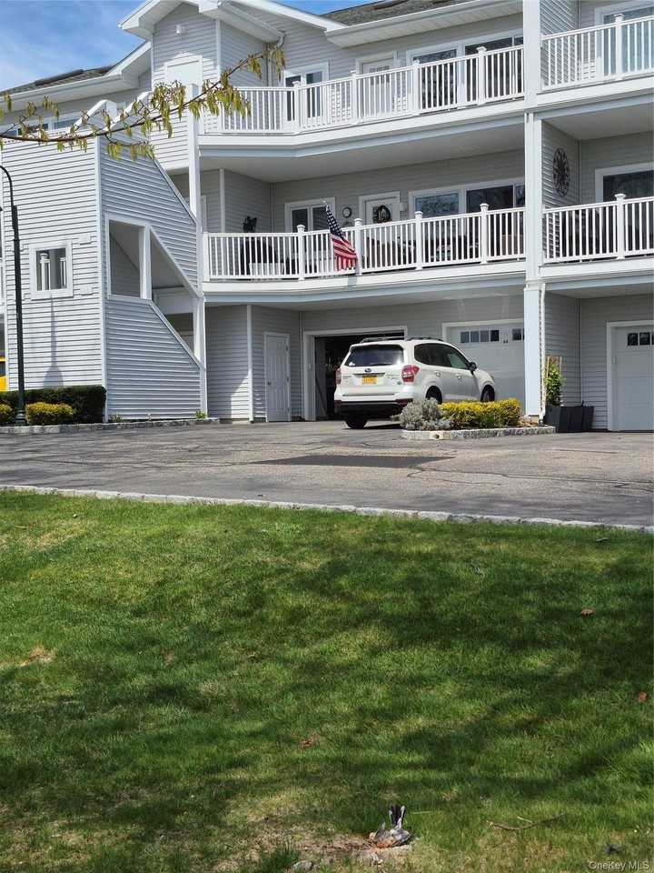 44 Fox Hill Dr - Photo 2 of 24