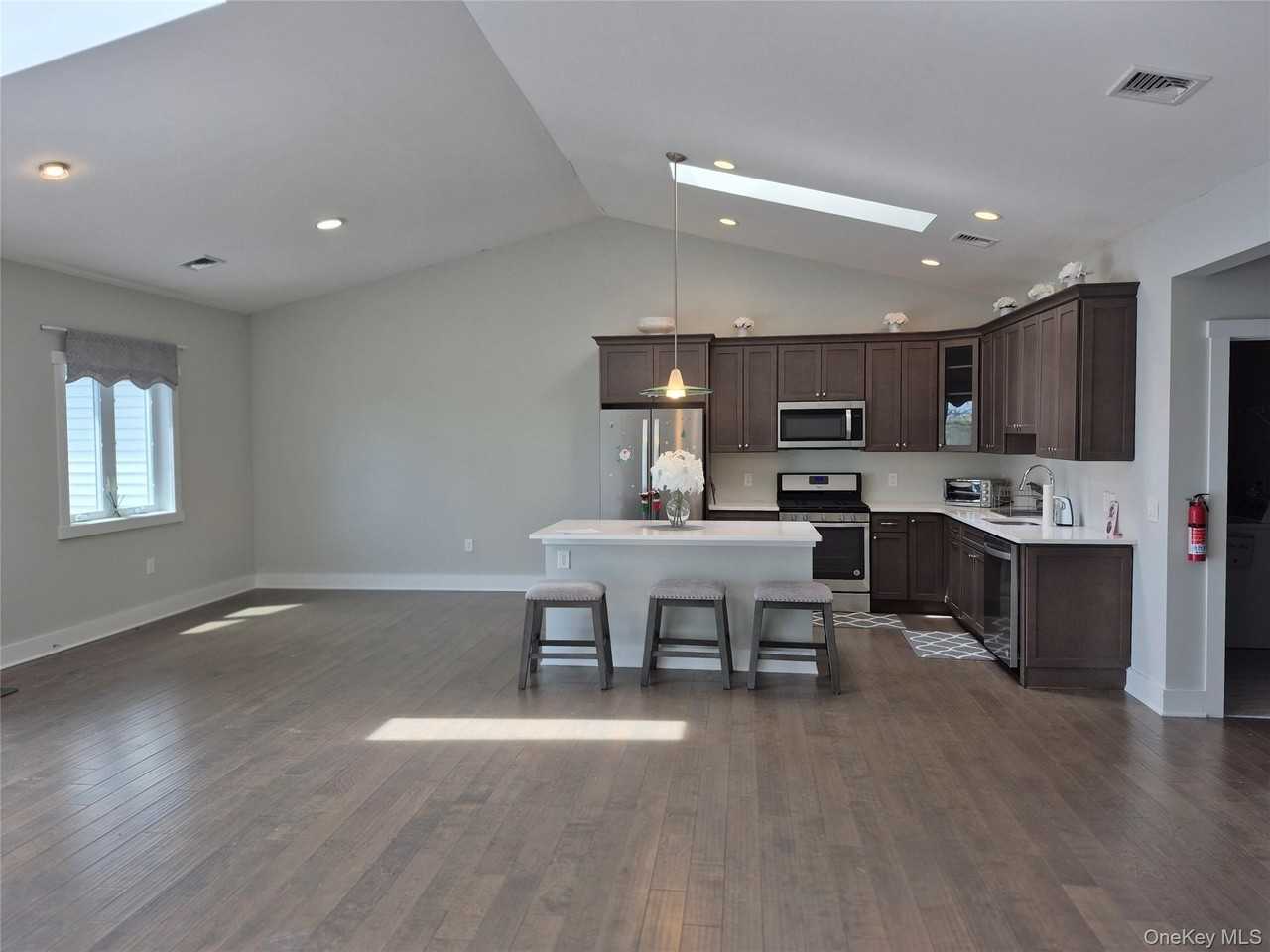 44 Fox Hill Dr - Photo 5 of 24