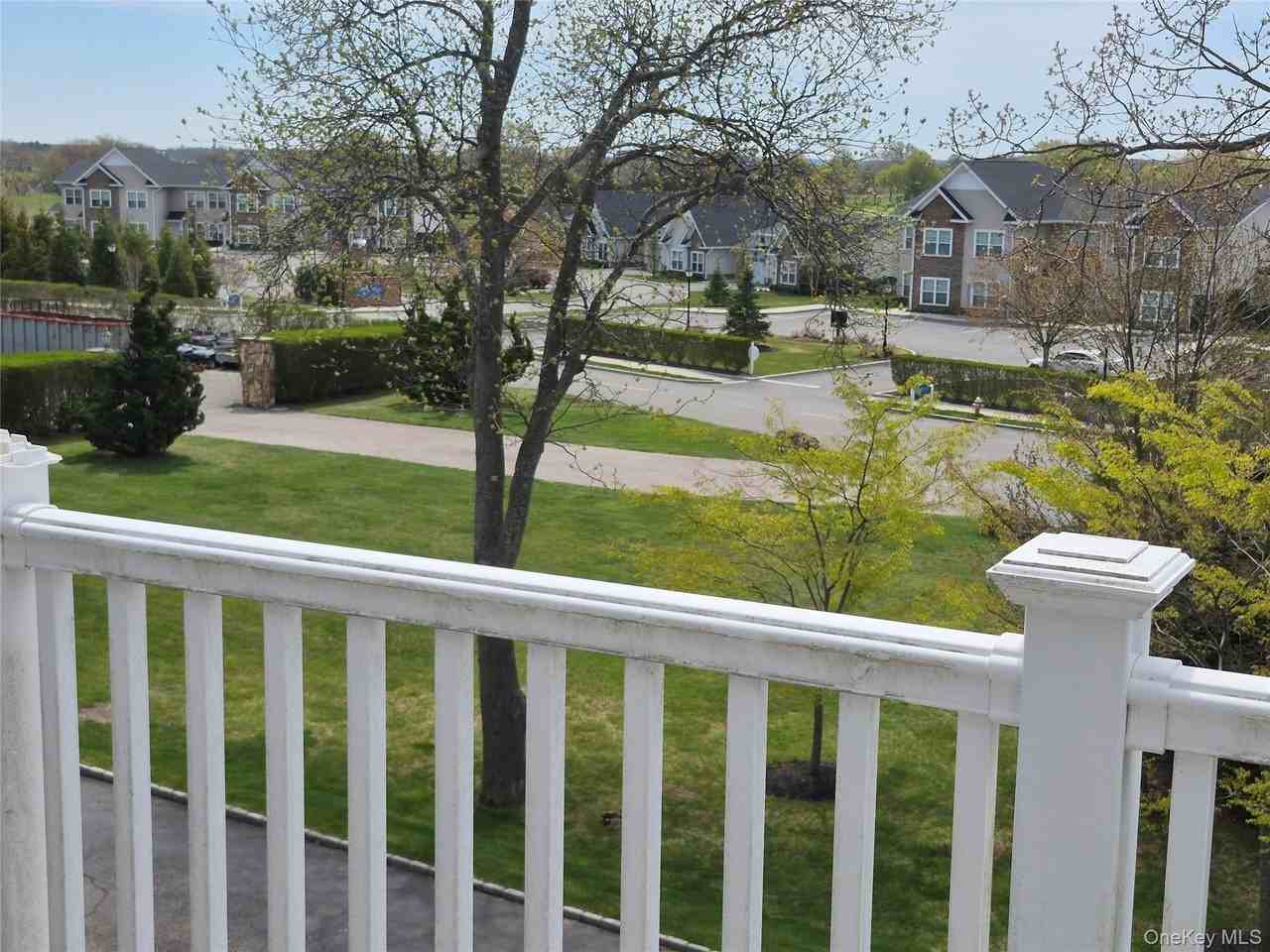 44 Fox Hill Dr - Photo 5 of 47