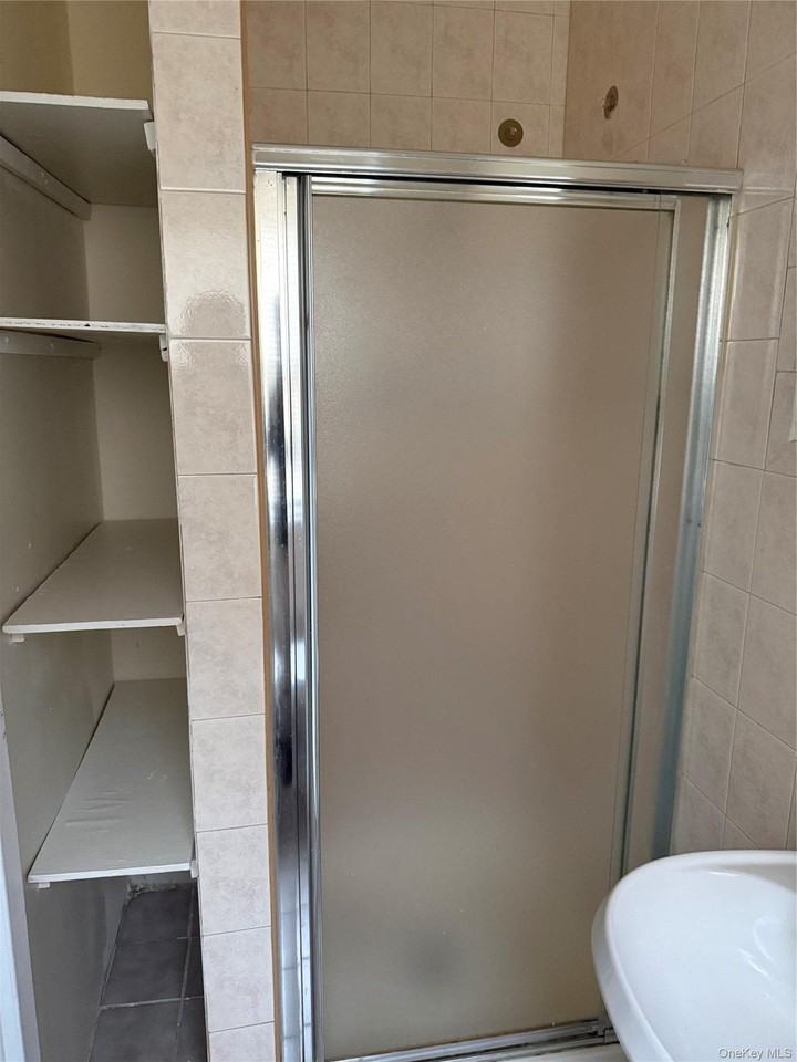 18605 Jamaica Ave - Photo 2 of 5