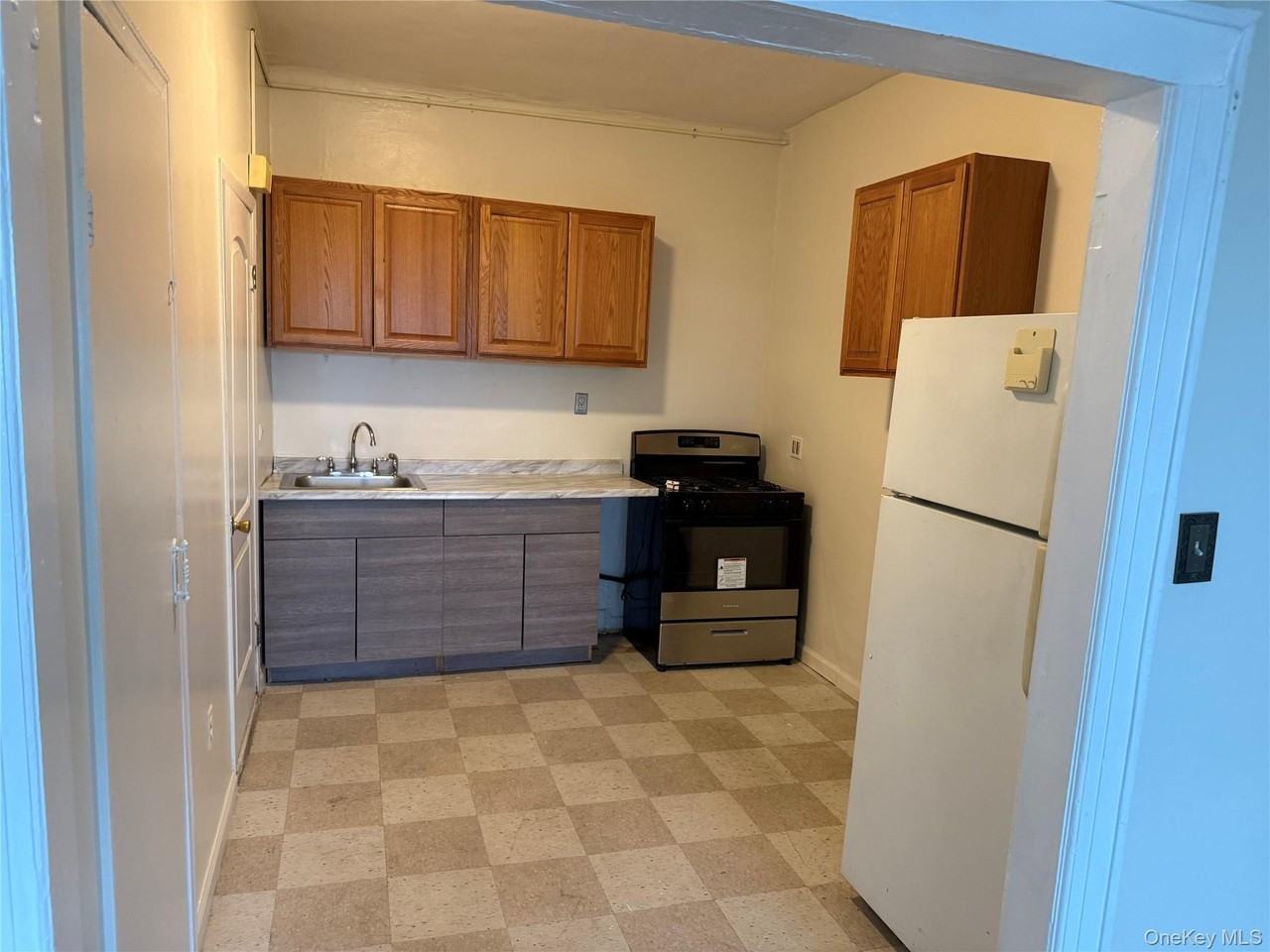 18605 Jamaica Ave - Photo 3 of 5