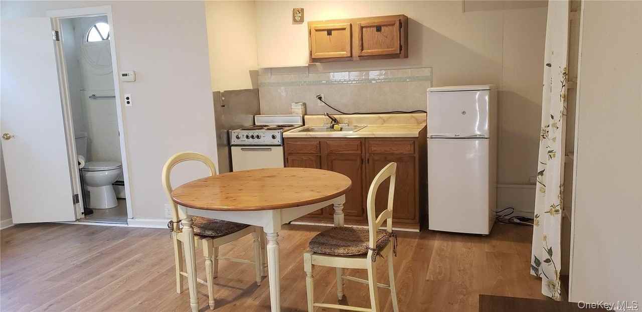 430 W Main St - Photo 5 of 8