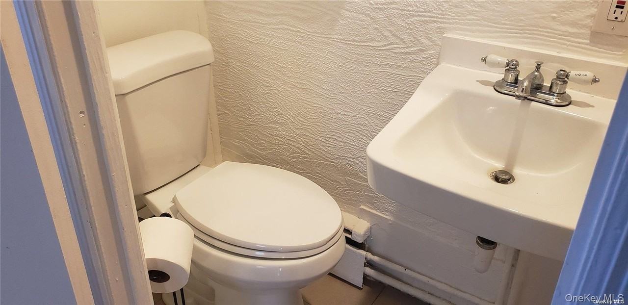 430 W Main St - Photo 7 of 8