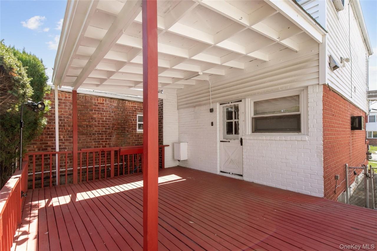 6727 211th St - Photo 4 of 25