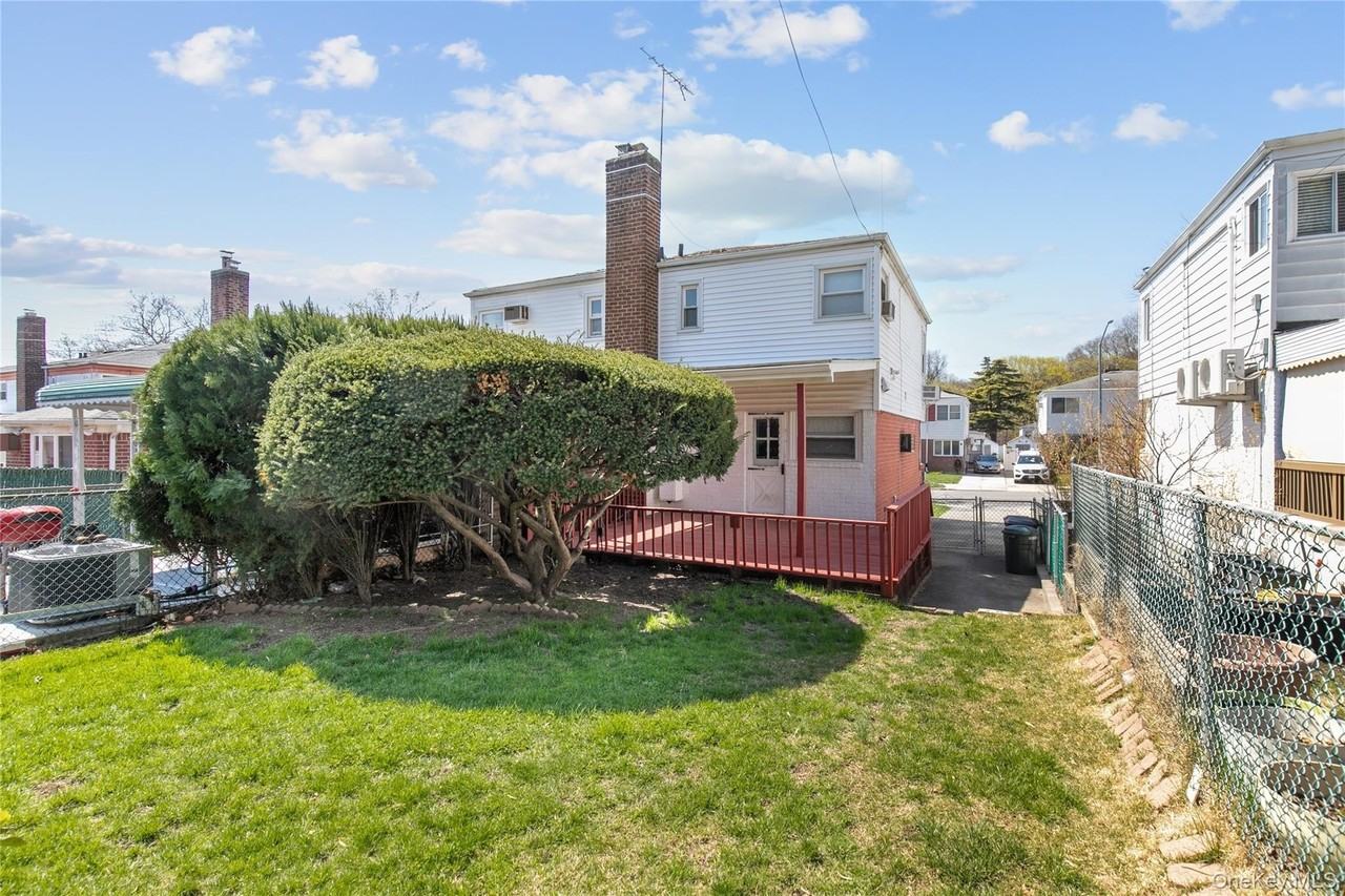 6727 211th St - Photo 5 of 25