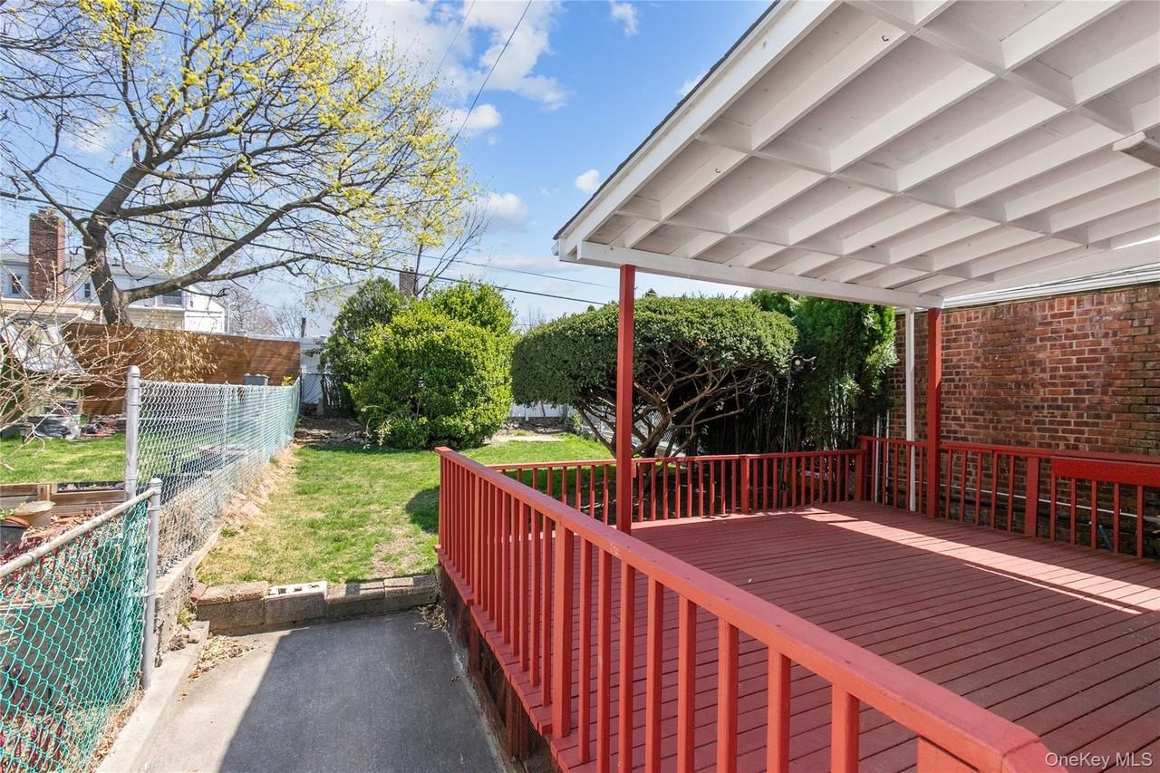 6727 211th St - Photo 6 of 25