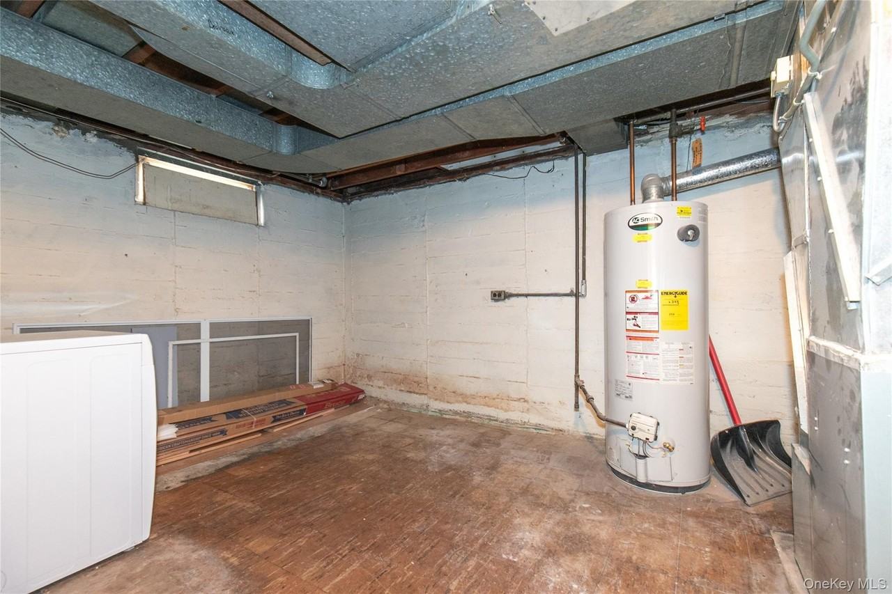 6727 211th St - Photo 7 of 25