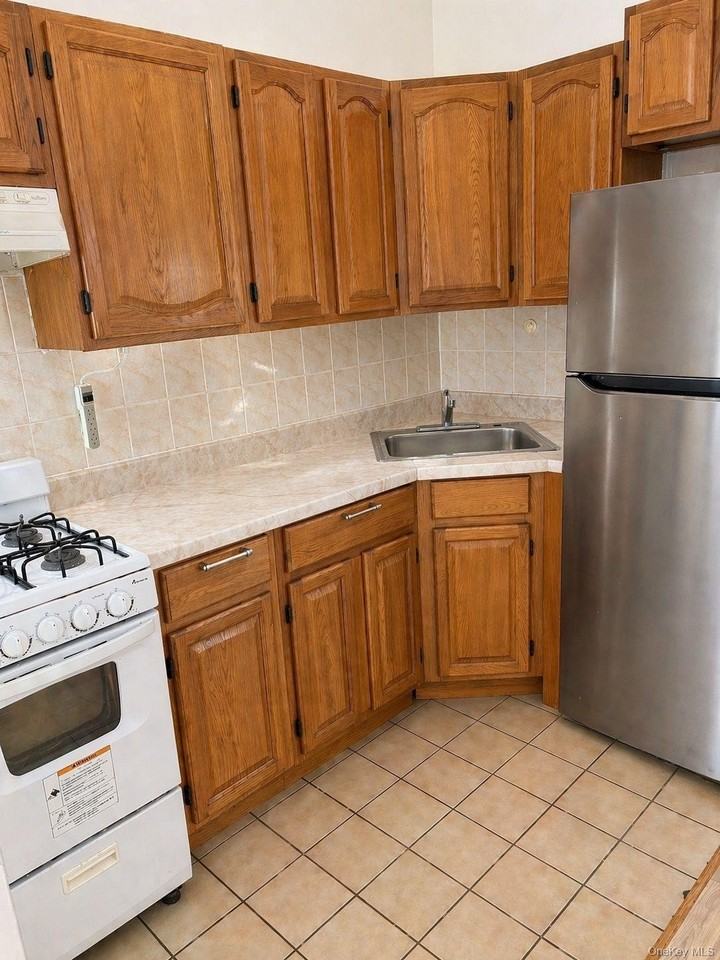 2026 Himrod St #1R - Photo 3 of 7