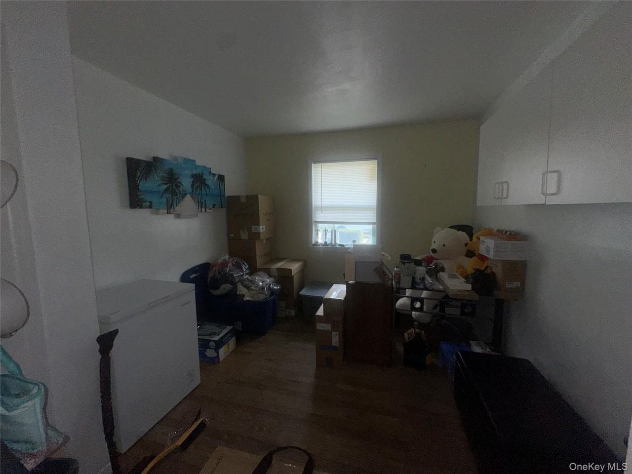 90 Coles St - Photo 6 of 8